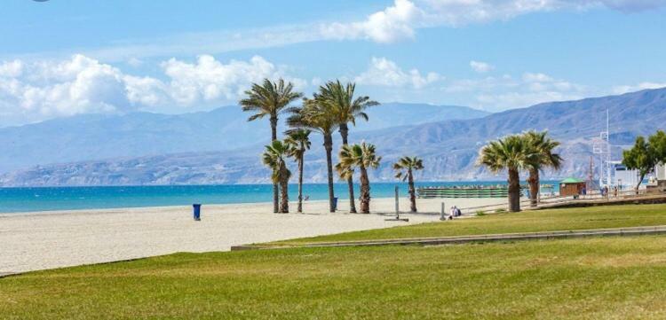 Apartamentos Deluxe Roquetas De Mar Con Golf Y Piscina Climatizada, Parking Privado 比卡尔 外观 照片